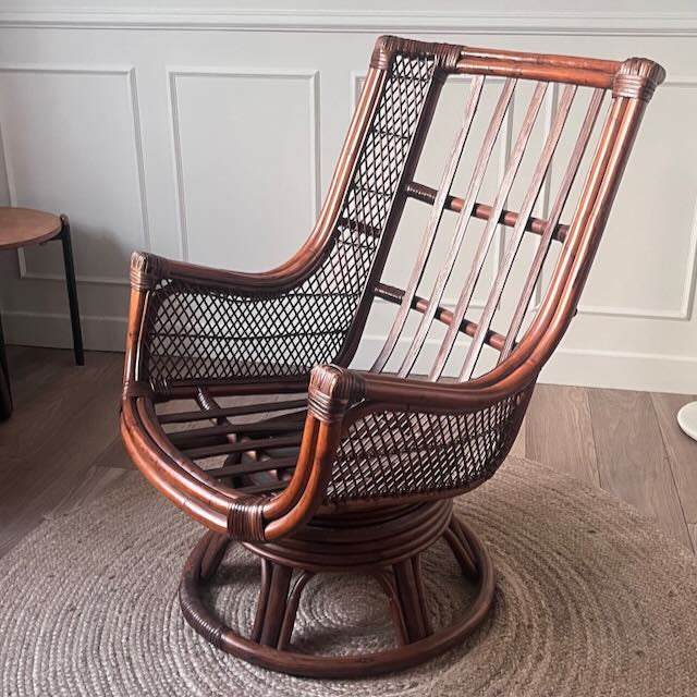 Fauteuil pivotant en rotin vintage