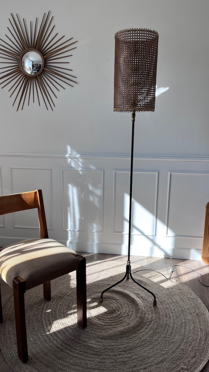 Lampadaire en métal et cannage