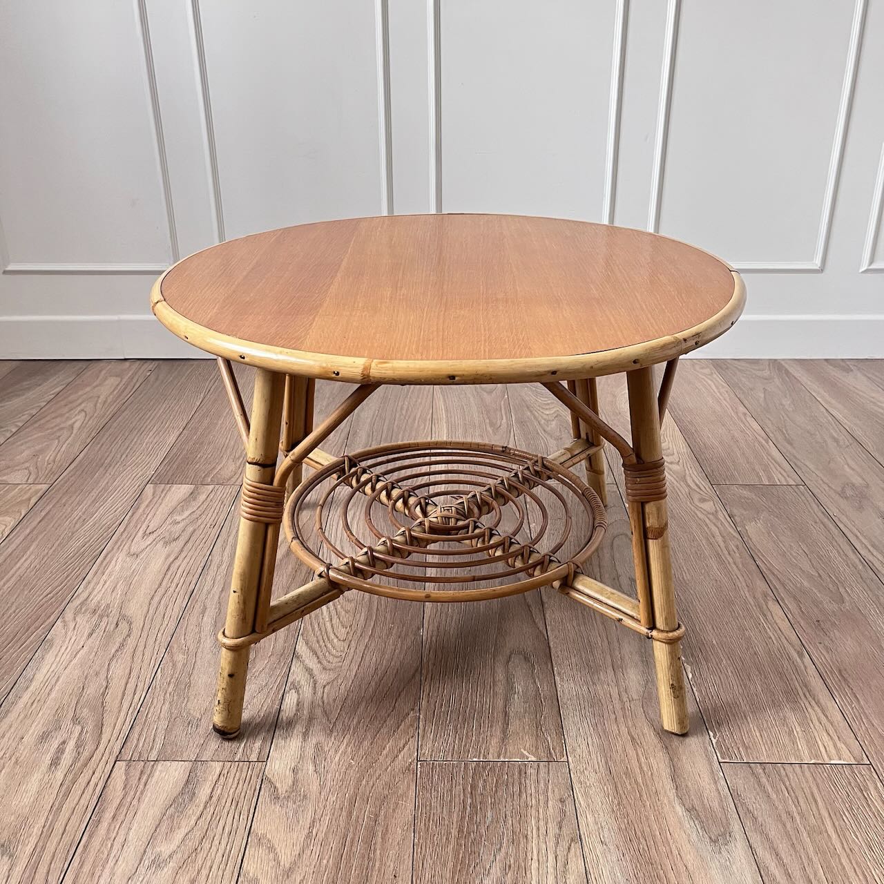Table basse rotin spirale