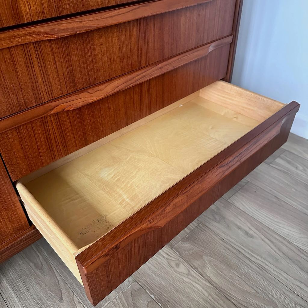 Armoire en teck scandinave