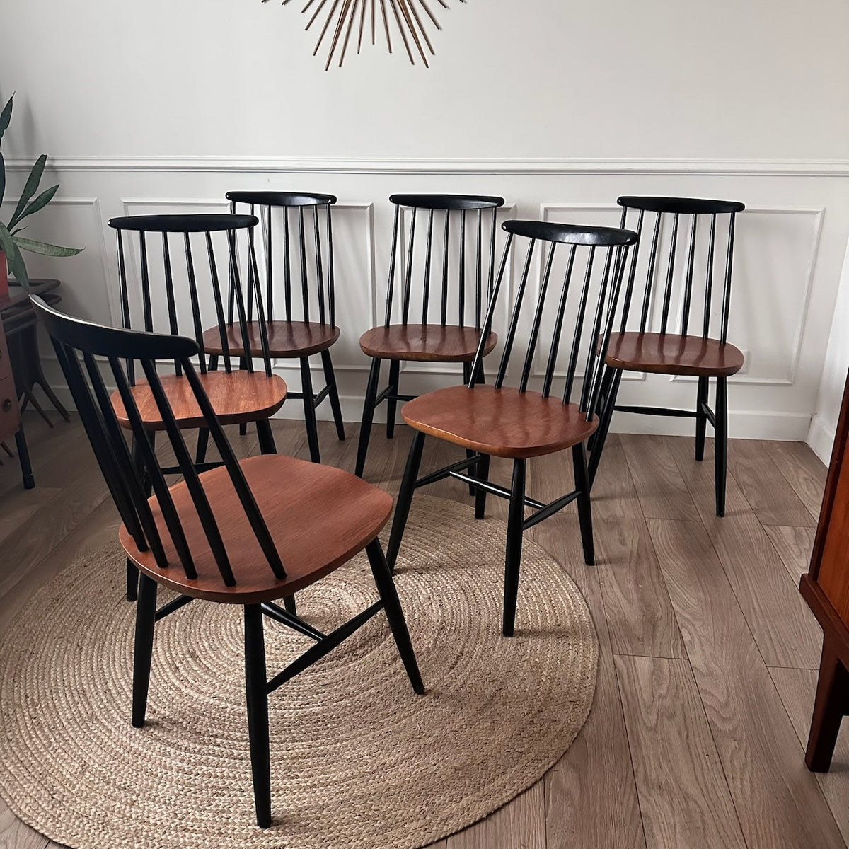 Lot de 6 chaises à barreaux bois et noires