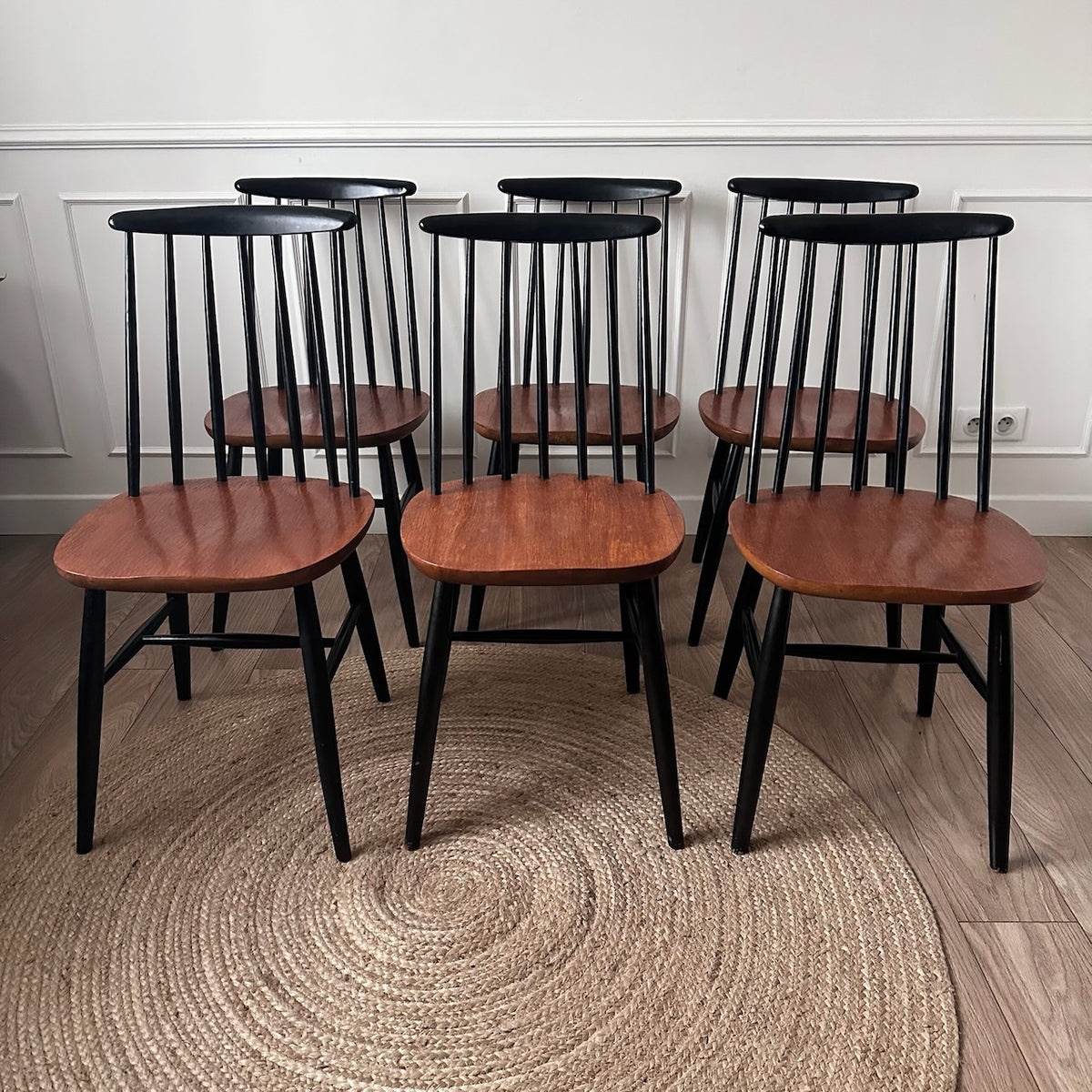 Lot de 6 chaises à barreaux bois et noires