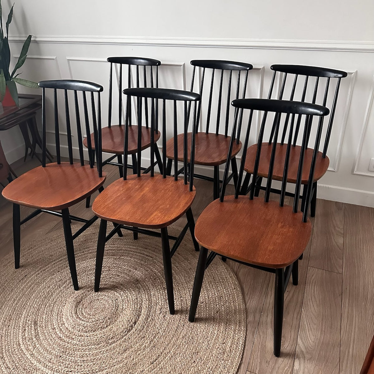 Lot de 6 chaises à barreaux bois et noires