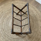 Porte-revues en rotin foncé