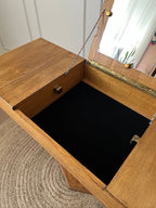 Console coiffeuse moderniste