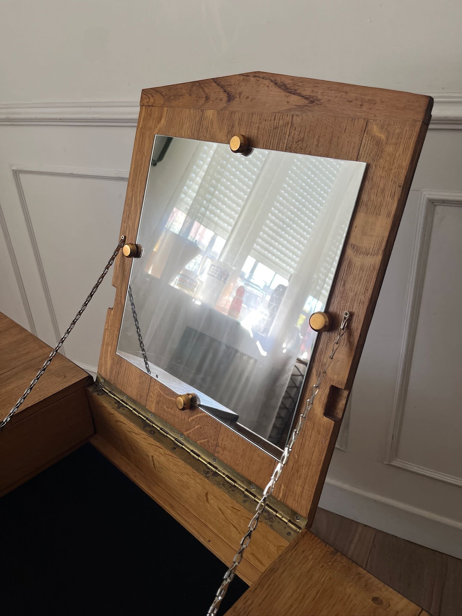 Console coiffeuse moderniste