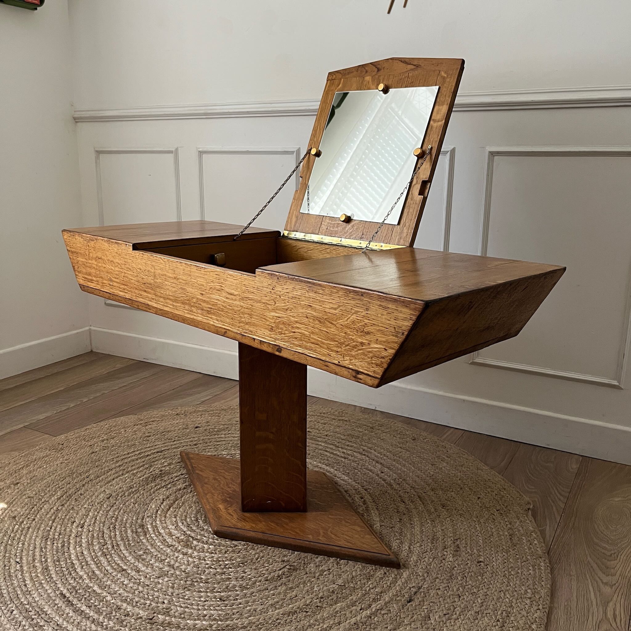 Console coiffeuse moderniste