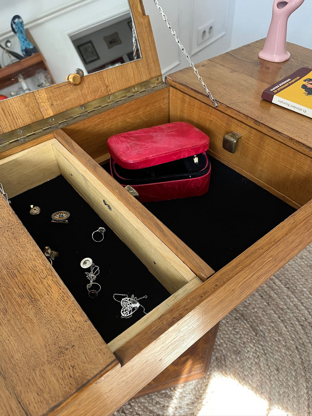 Console coiffeuse moderniste