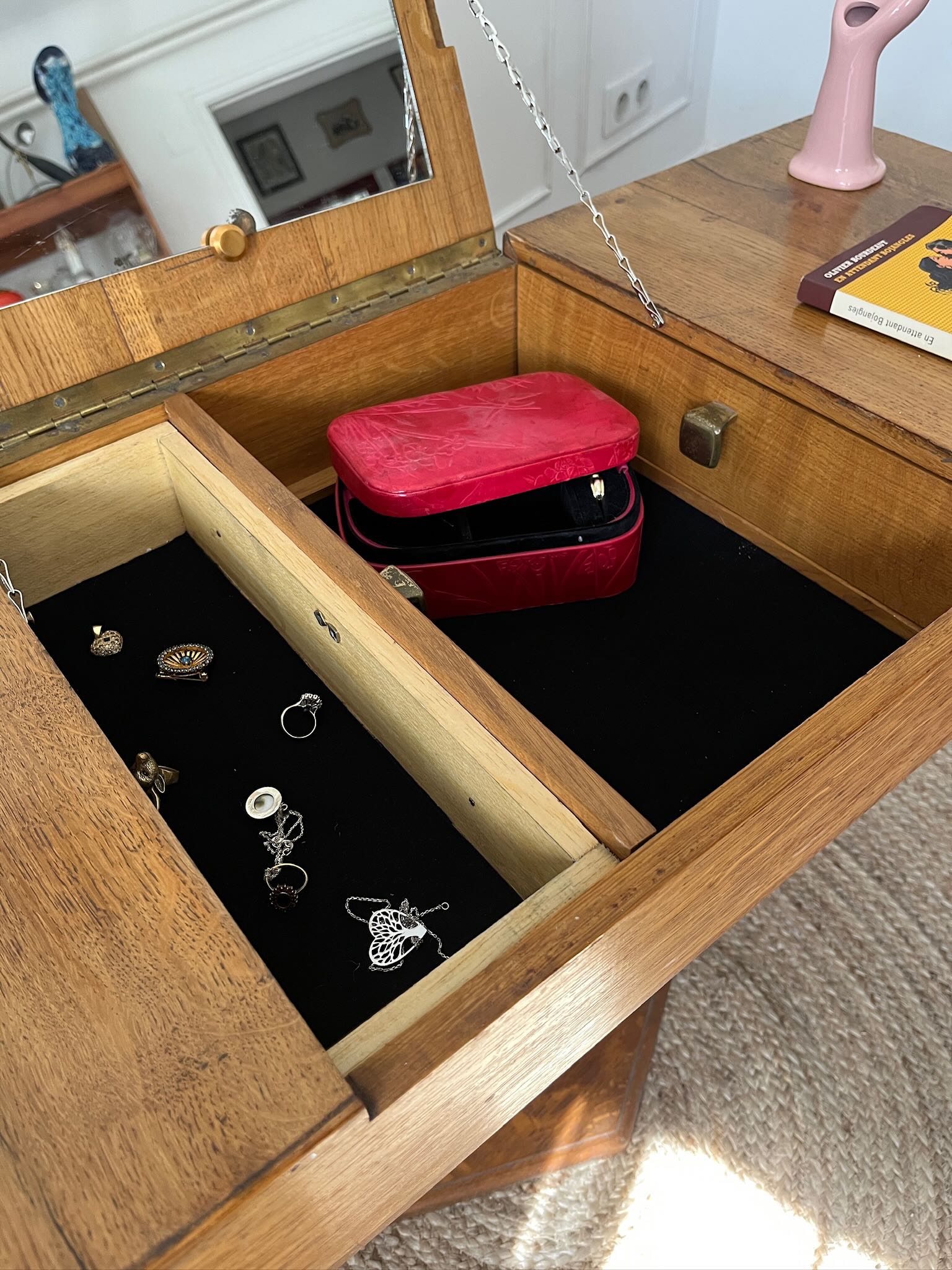 Console coiffeuse moderniste