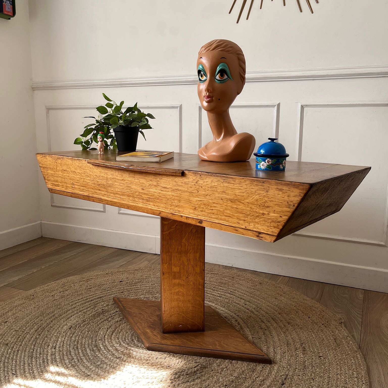 Console coiffeuse moderniste