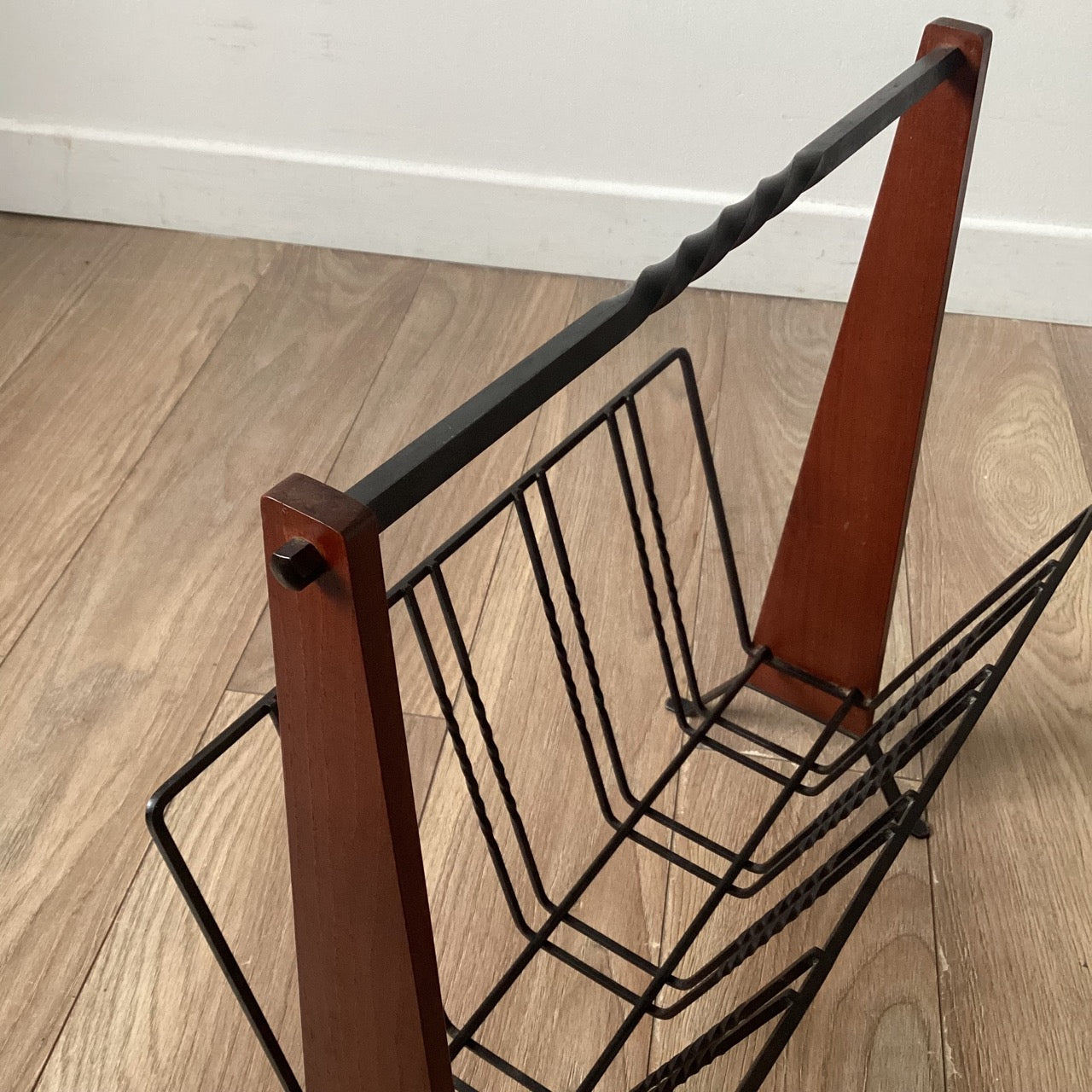 Porte-revues en teck et métal