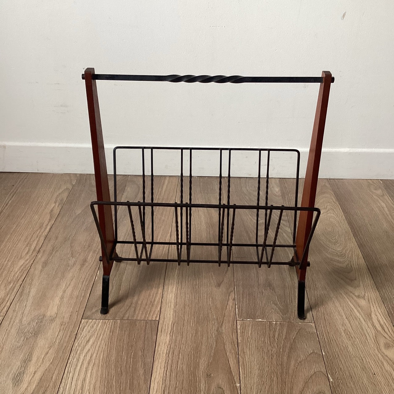 Porte-revues en teck et métal