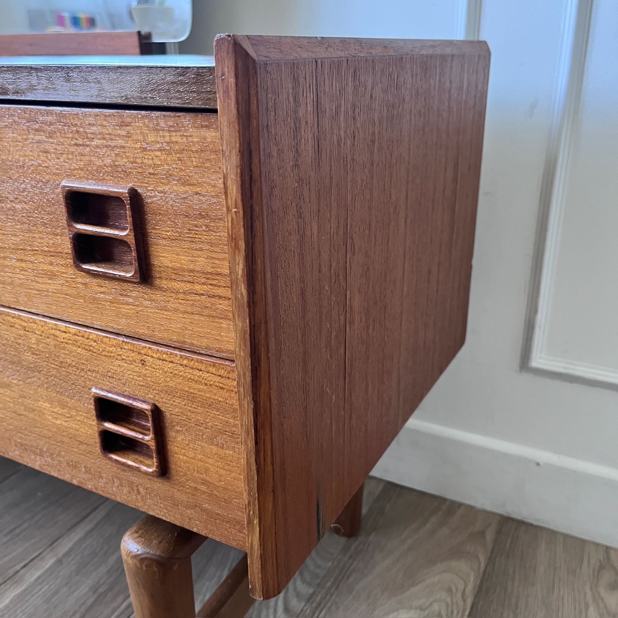 Coiffeuse scandinave en teck avec miroir