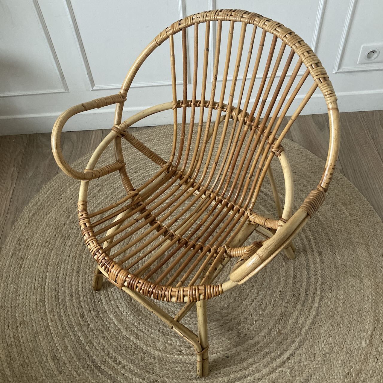 Fauteuil "coquille" en rotin