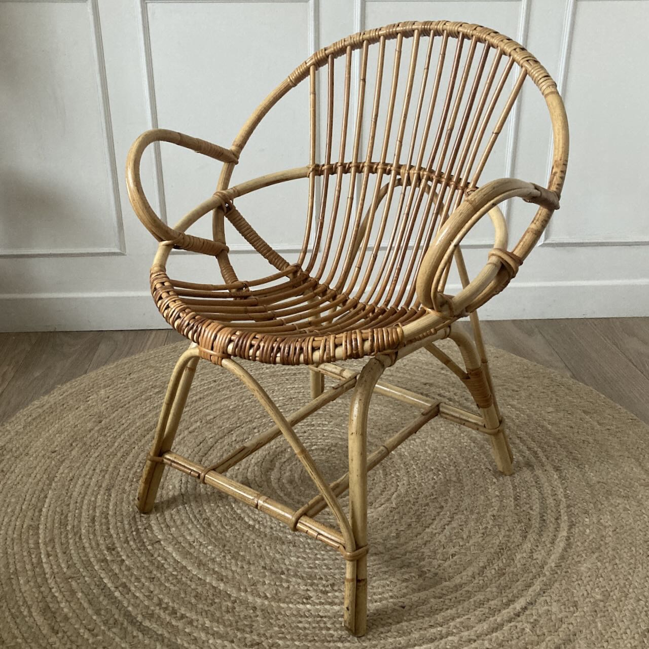 Fauteuil "coquille" en rotin