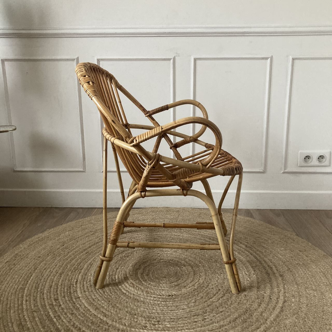 Fauteuil "coquille" en rotin