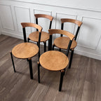 Chaises vintage en métal noir et bois