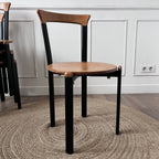 Chaises vintage en métal noir et bois