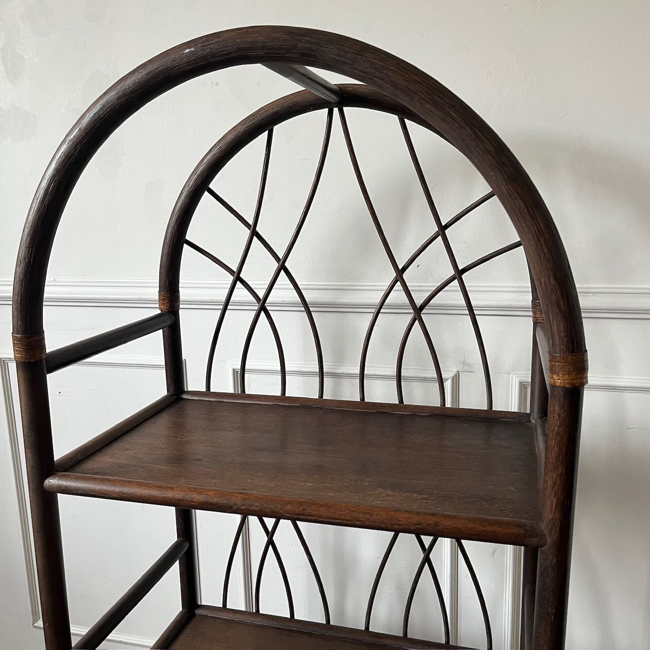 Petite étagère en rotin