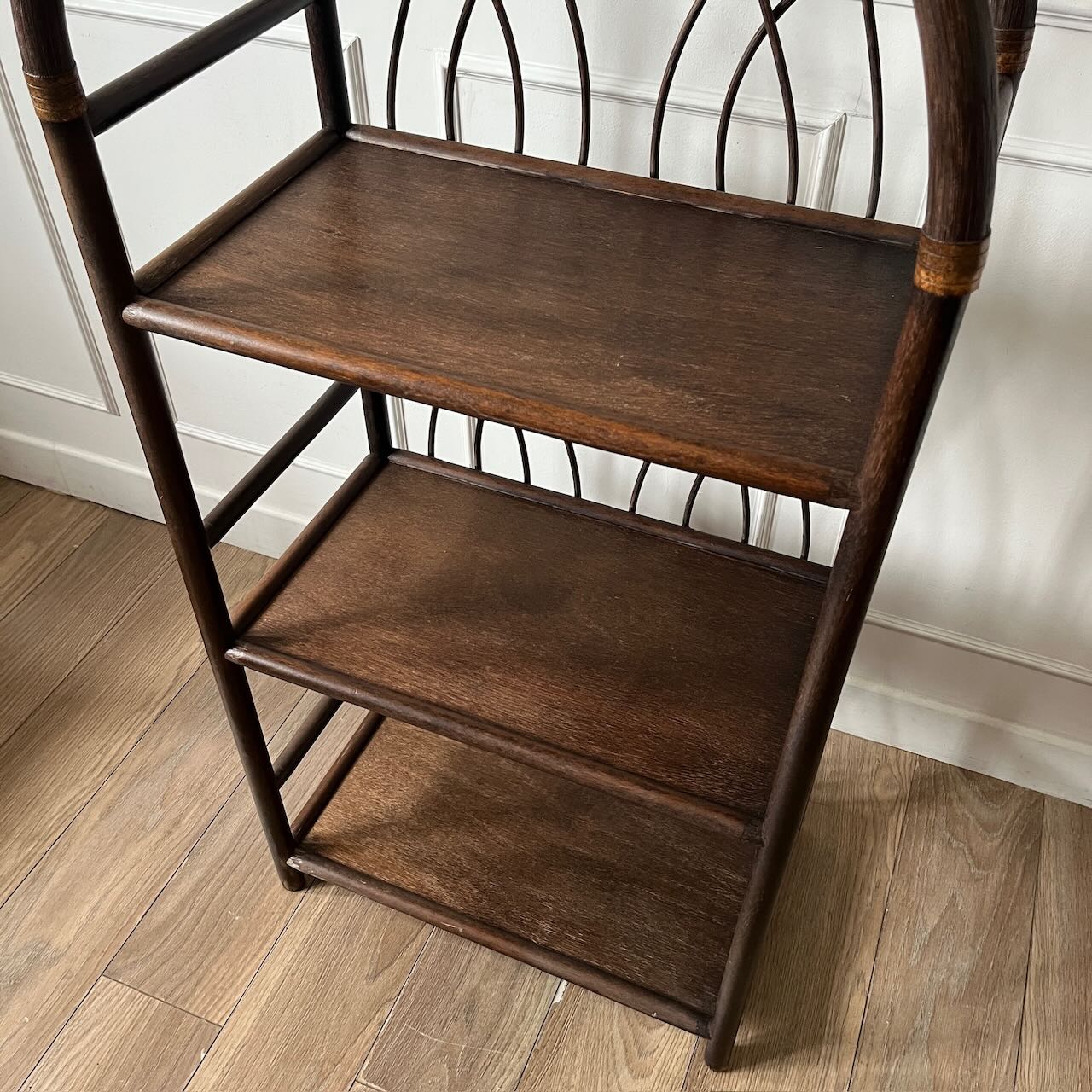 Petite étagère en rotin