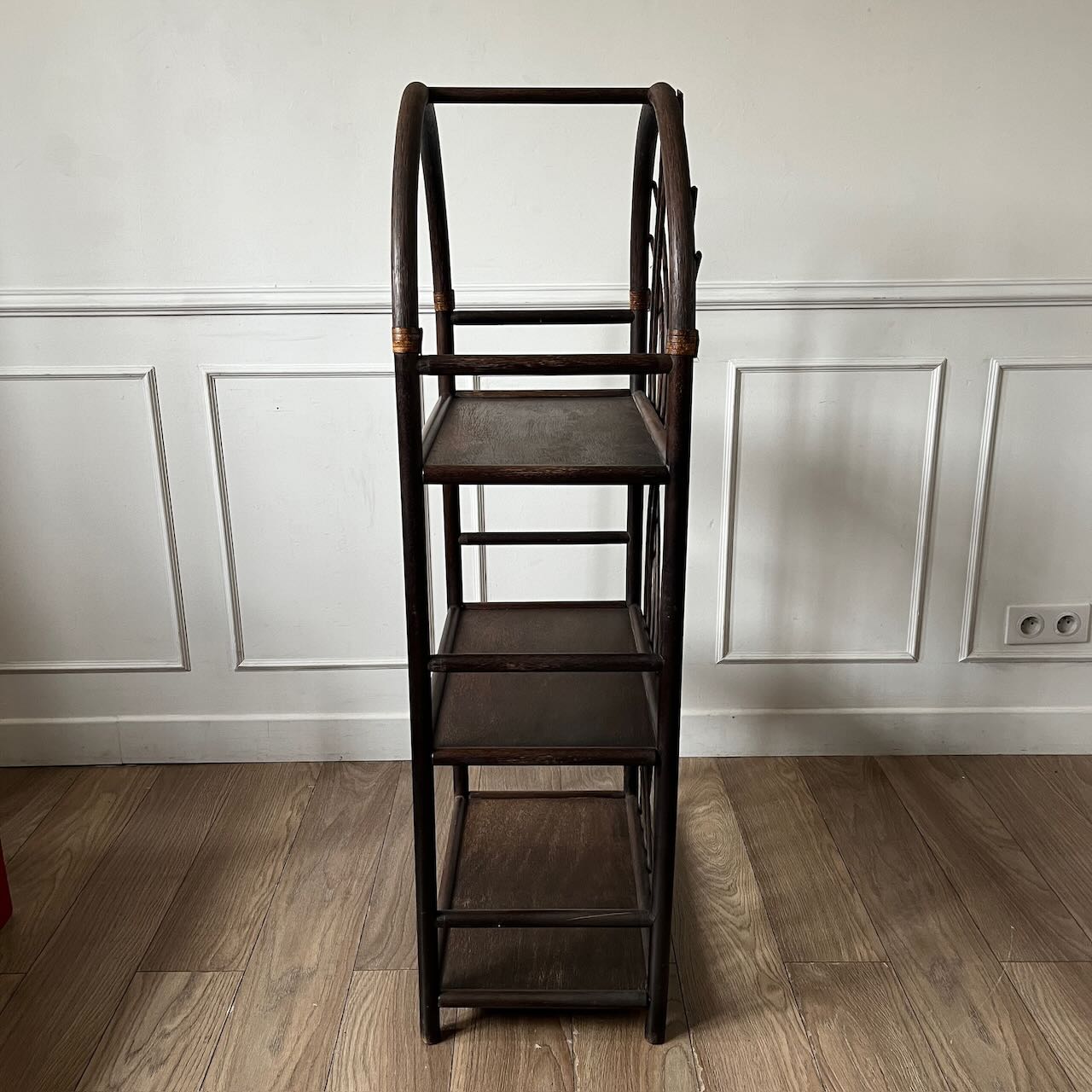 Petite étagère en rotin