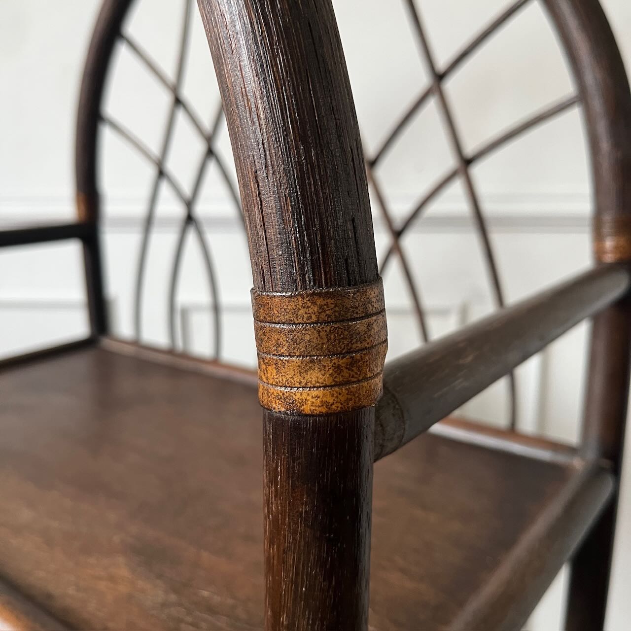 Petite étagère en rotin