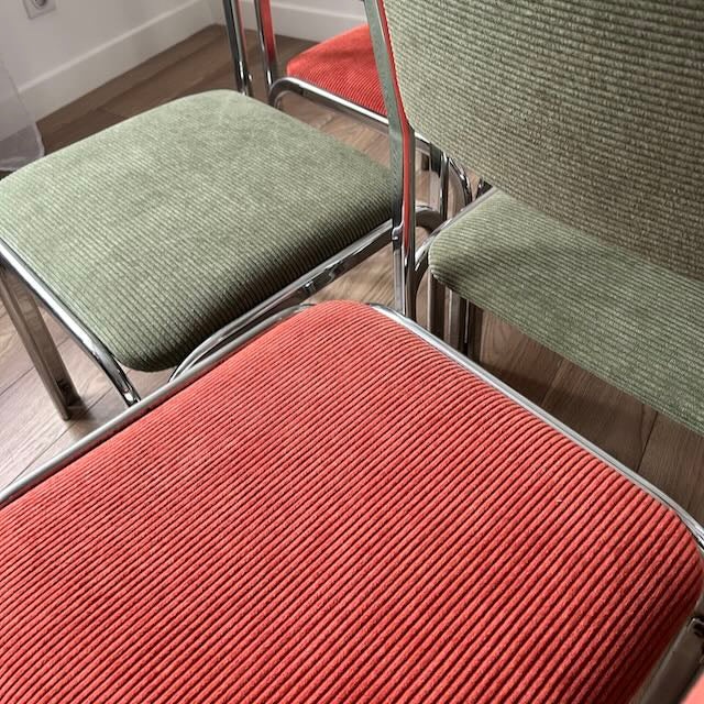 Série de 4 chaises chrome et velours côtelé vintage 5