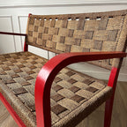 Banc vintage en bois rouge et corde