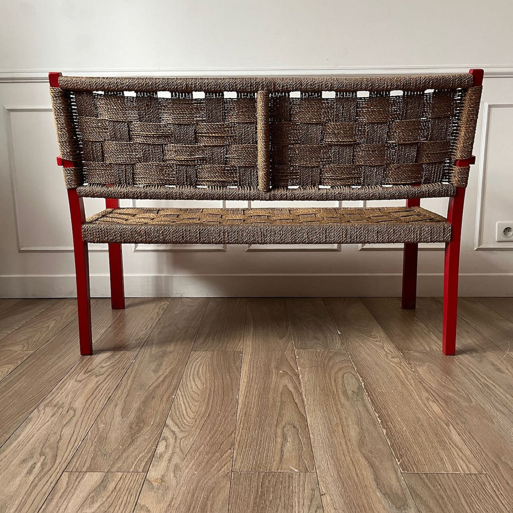 Banc vintage en bois rouge et corde