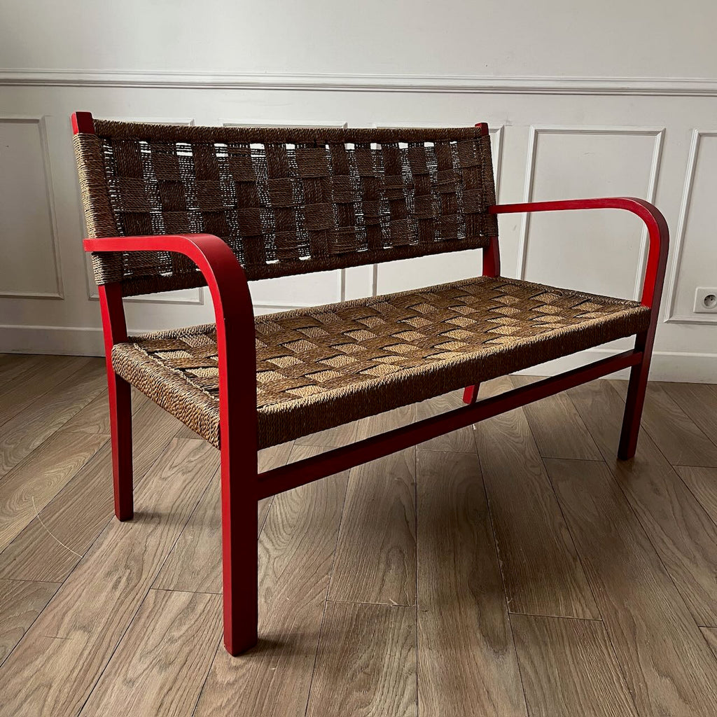 Banc vintage en bois rouge et corde