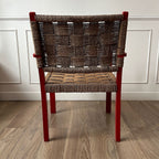 Fauteuil vintage en bois rouge et corde
