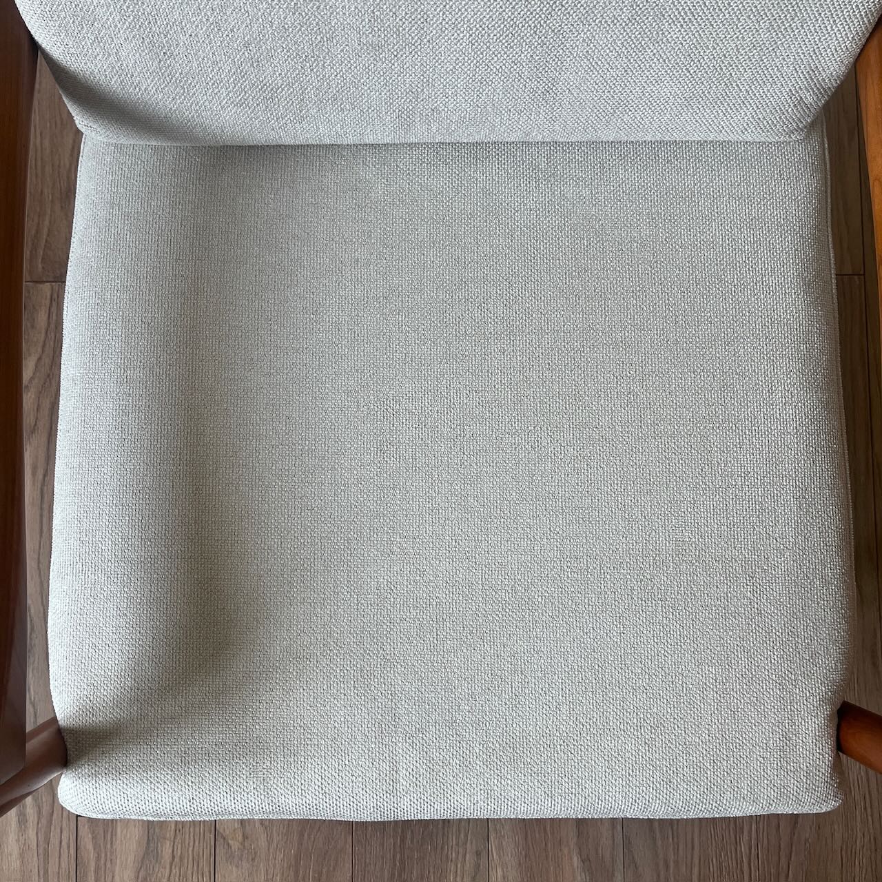 Fauteuil scandinave tissu blanc