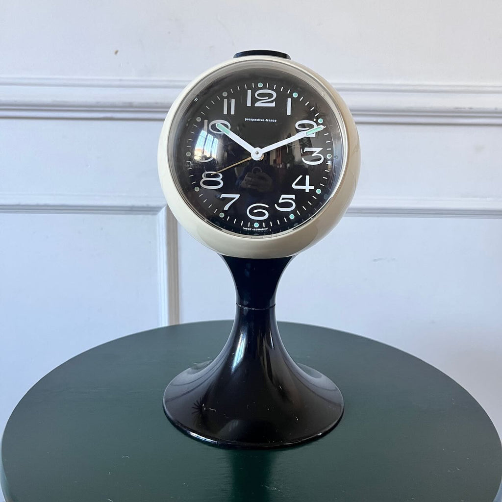 Réveil vintage sur pied tulipe