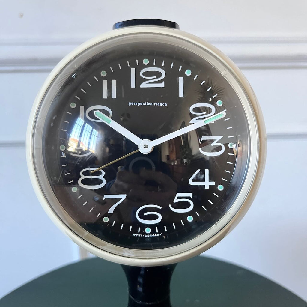 Réveil vintage sur pied tulipe