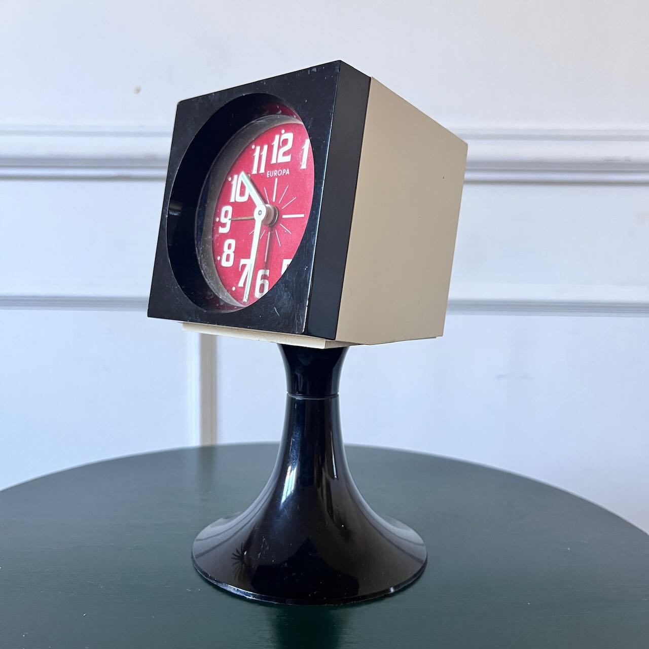 Réveil vintage Europa carré noir