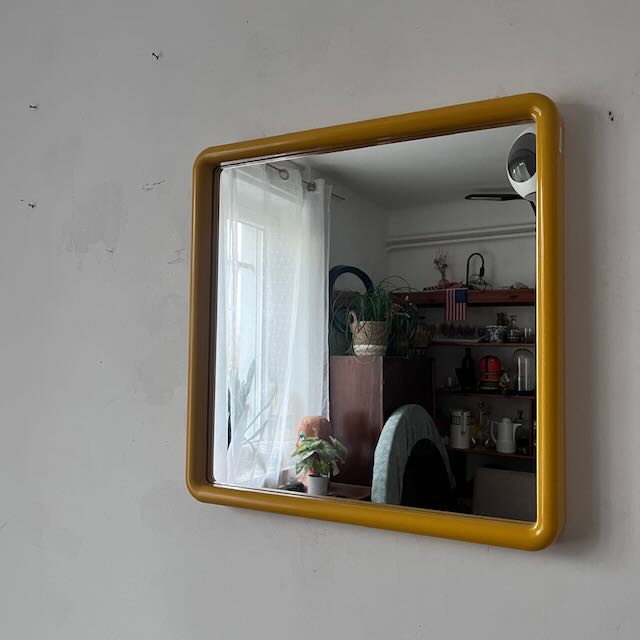 Miroir vintage en plastique jaune 2
