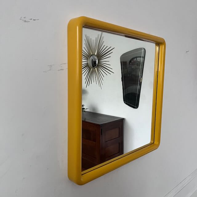 Miroir vintage en plastique jaune 3