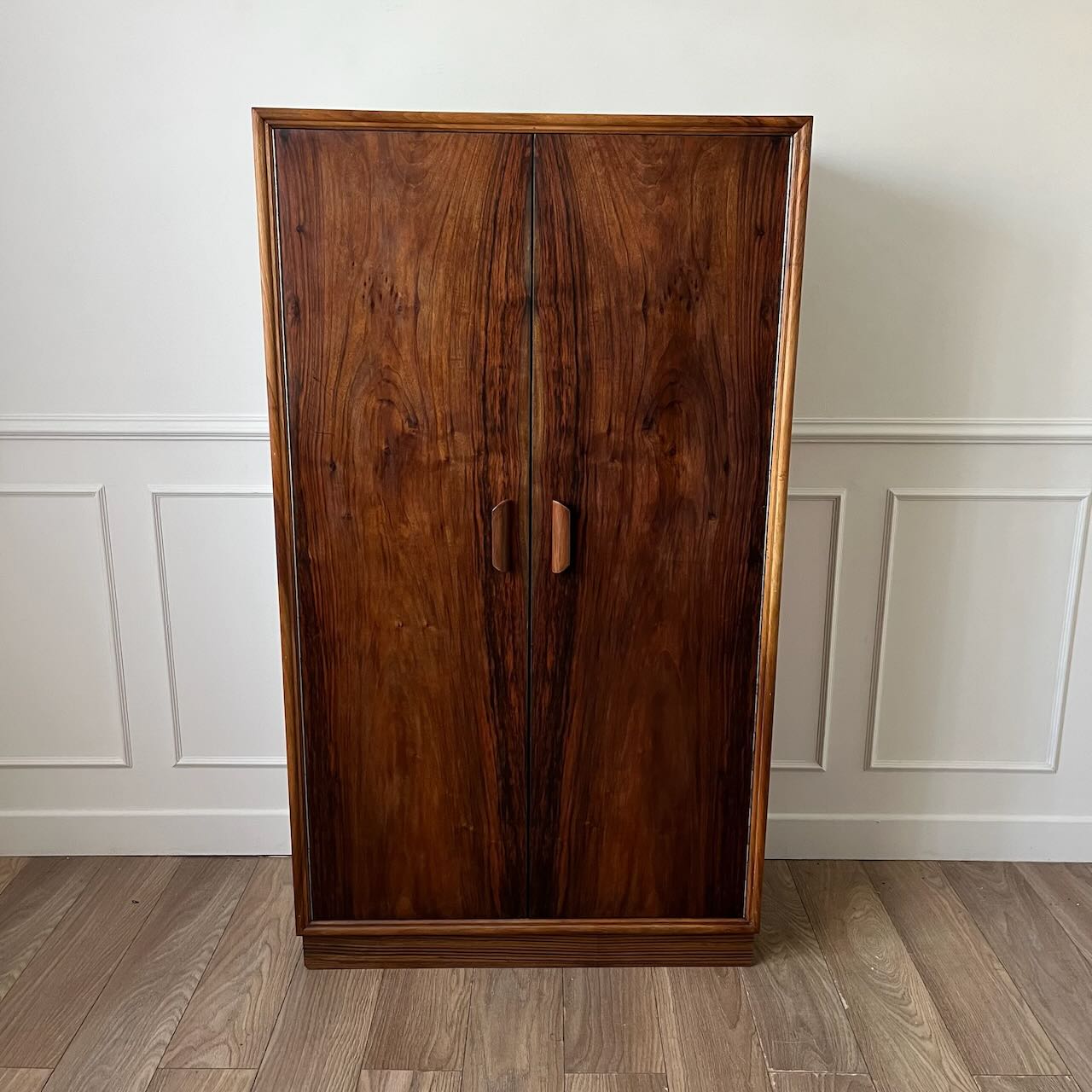 Armoire en palissandre
