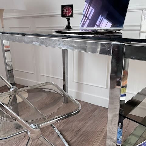 Bureau chrome et verre