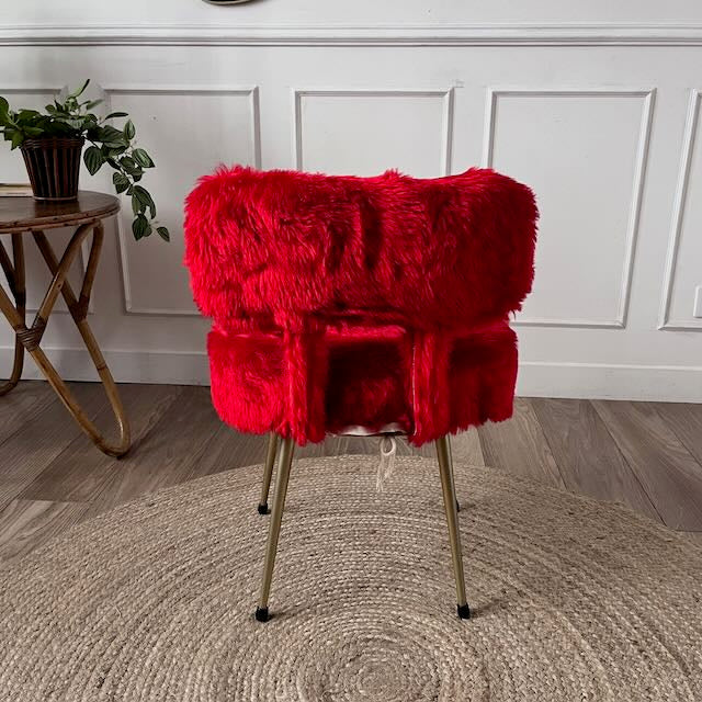 Chaise fourrure rouge vintage