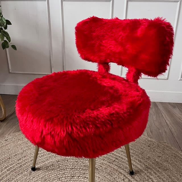 Chaise fourrure rouge vintage