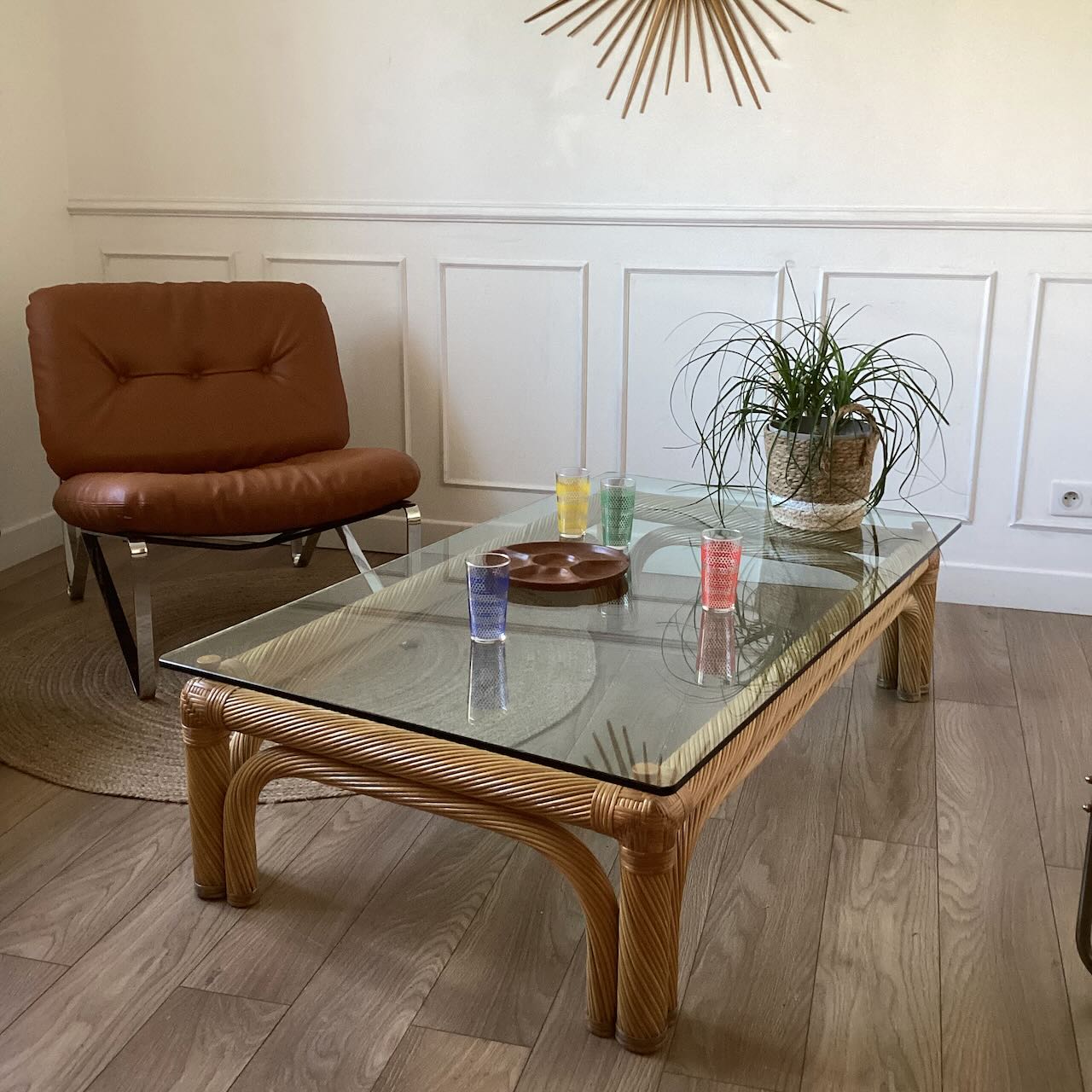 Grande table basse en rotin vintage