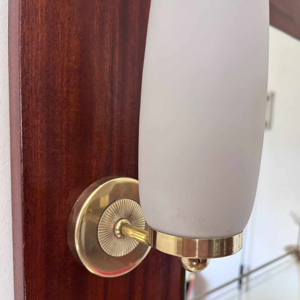 Miroir appliques en teck et opalines