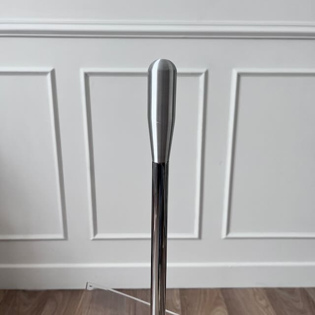 Porte-revues en plexiglass et verre