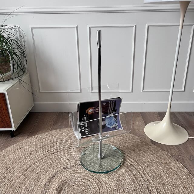 Porte-revues en plexiglass et verre