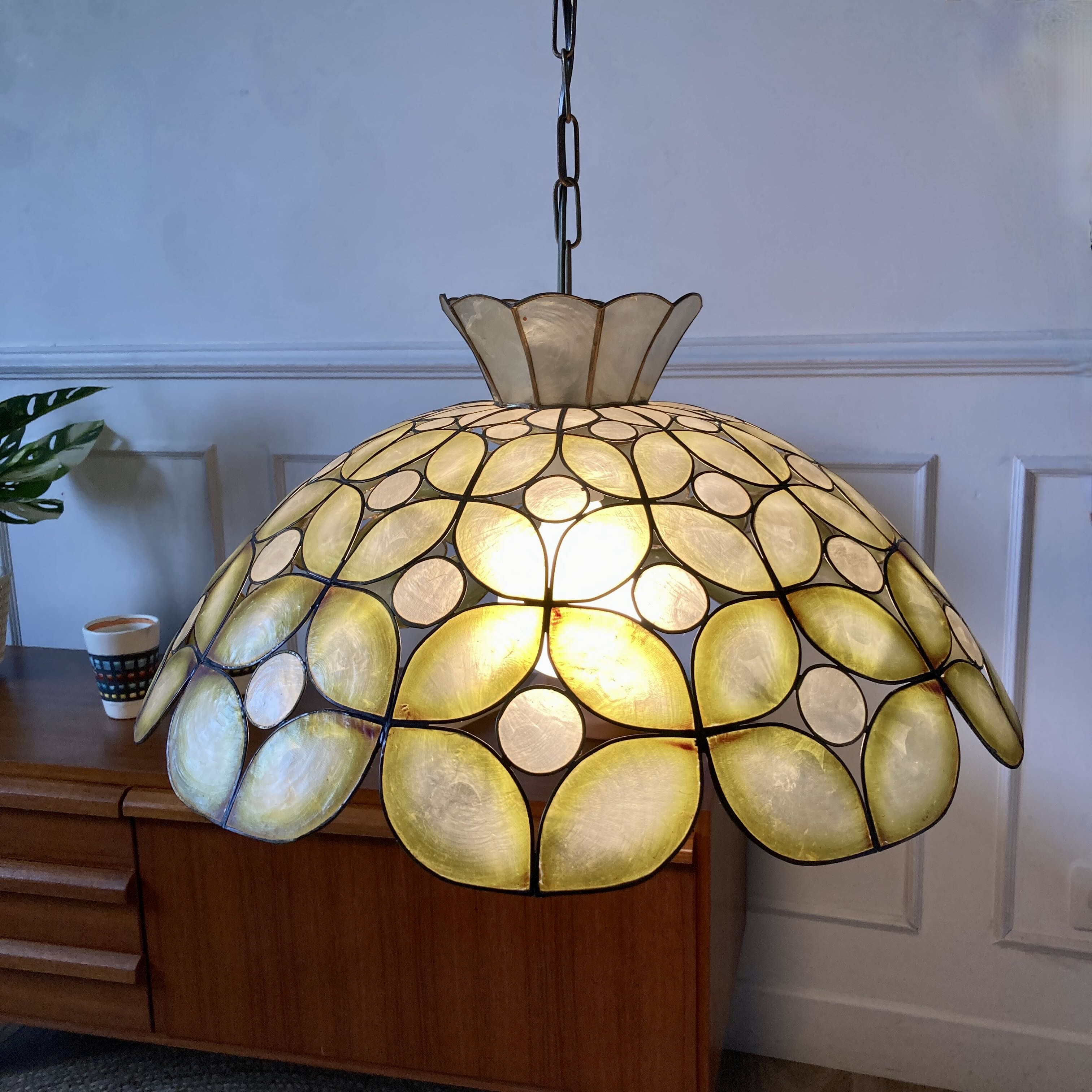 Suspension en nacre et laiton vintage