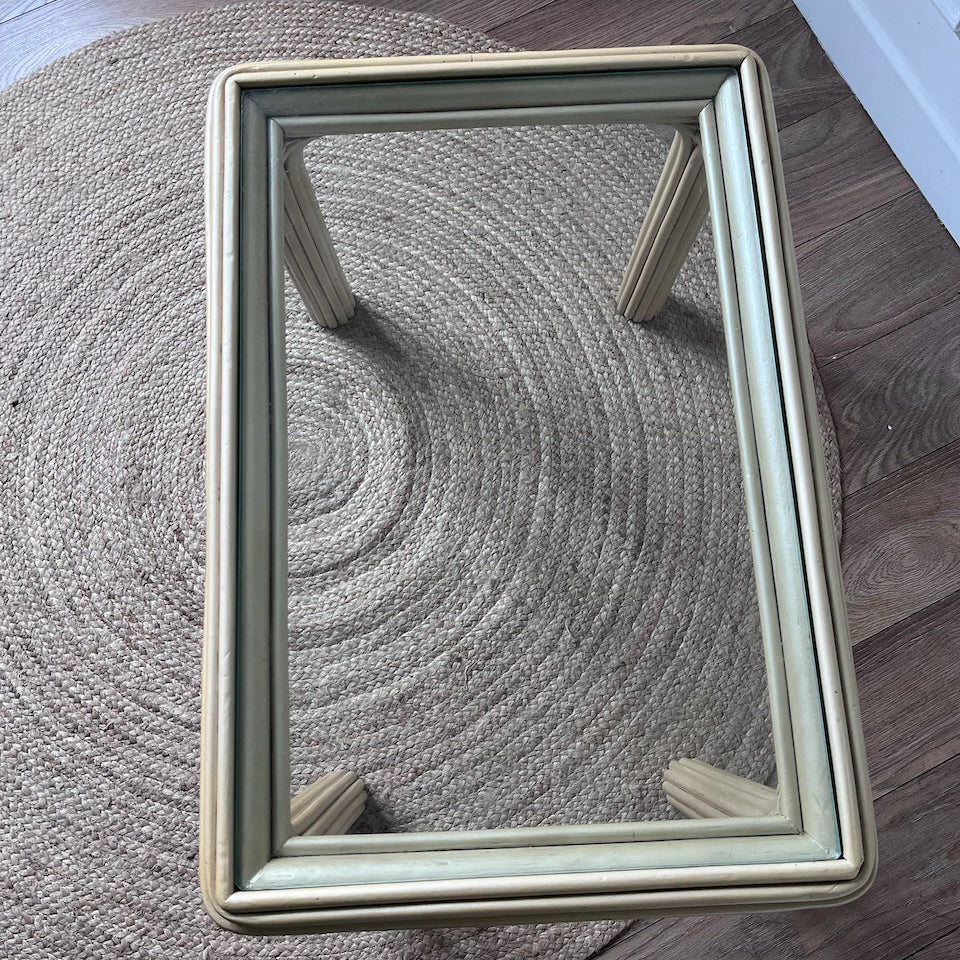 Table basse rotin doré