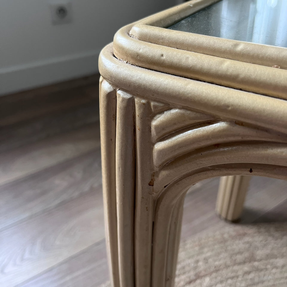 Table basse rotin doré