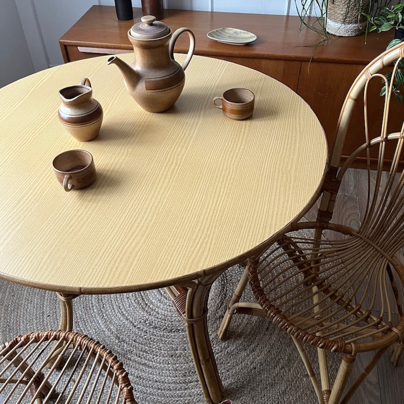Table à manger ronde en rotin vintage