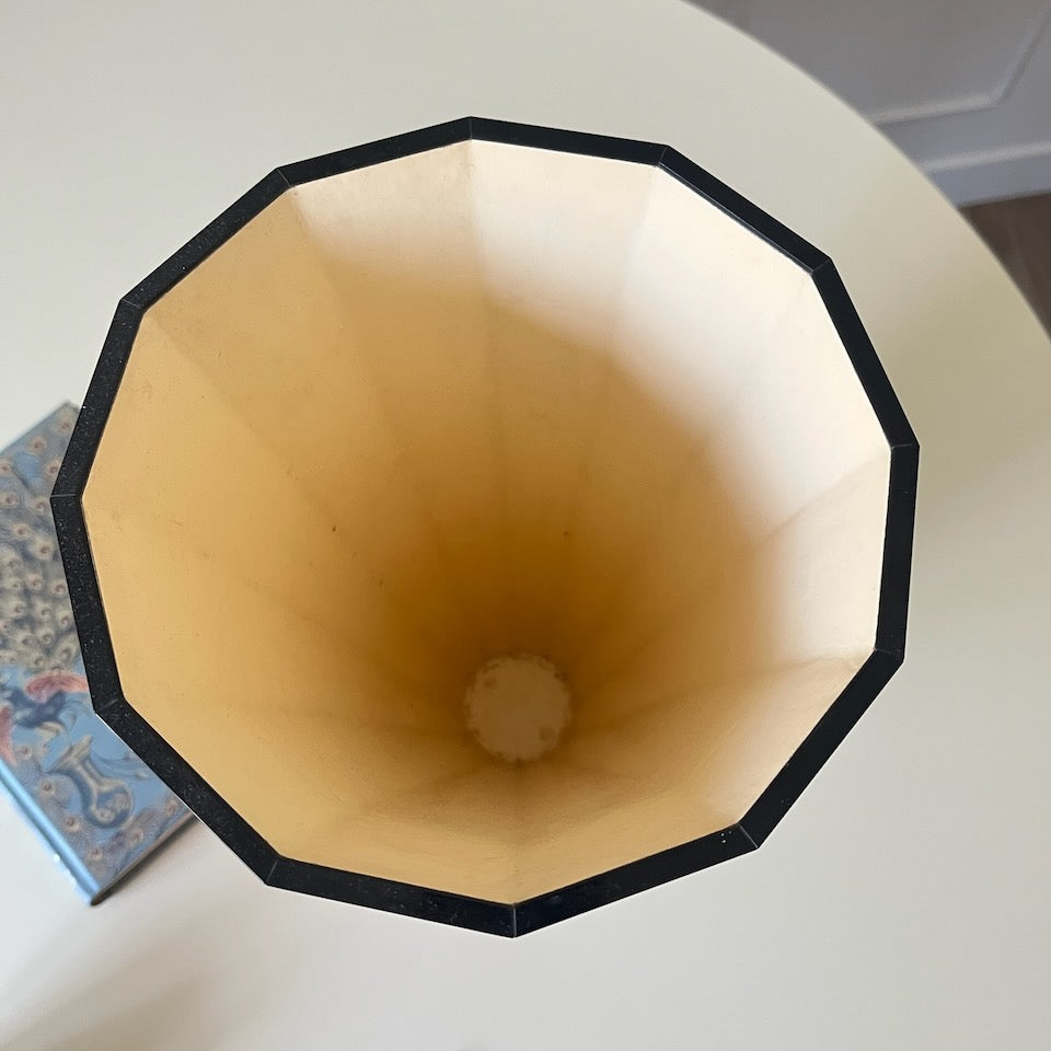 Grand vase en formica